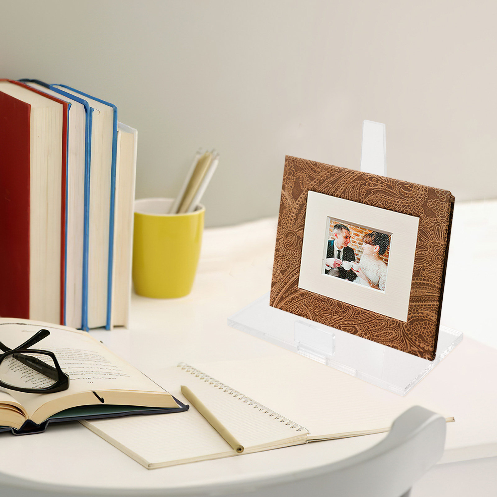 Clear Acrylic Book Stand Holder - 多用途アクリル製プレートスタンド。写真立て、ブックスタンドとしても使用可能。透明なディスプレイスタンドで、ご自宅、オフィス、学校、博物館、小売店での装飾に最適。